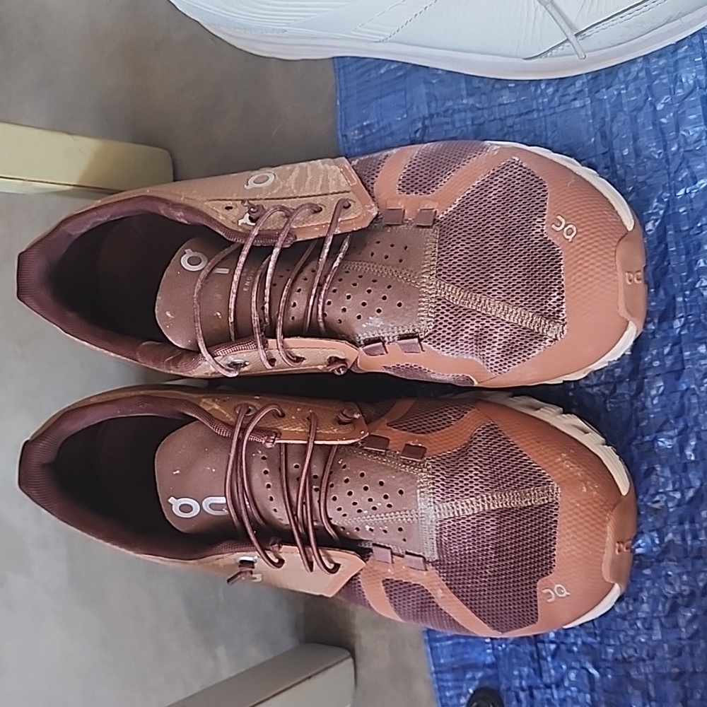 Mens EU 44 US 10 on cloud